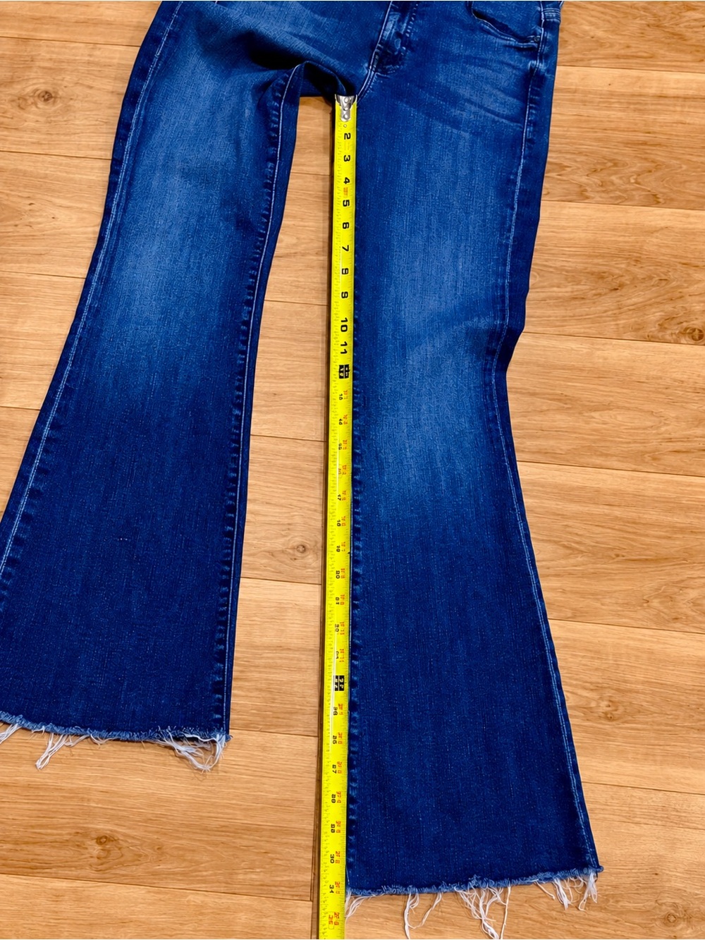 MOTHER The Weekender Fray Flare Stretch Denim Jeans Women’s 26x31 EUC - Picture 11 of 13